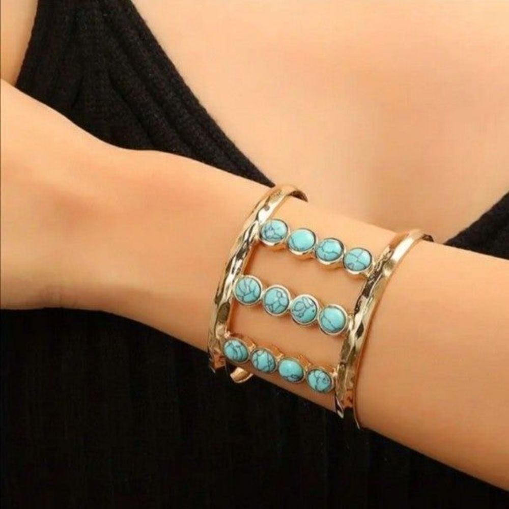 Hand crafted Hollow Out Cuff Bangle Bracelet Inlaid Turquoise